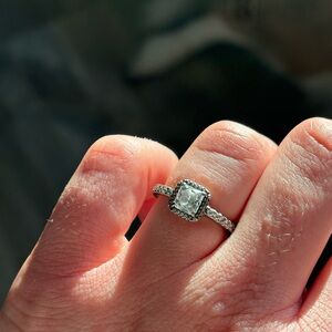 Women’s Size 7 Pandora Sterling Silver Sparkling Ring